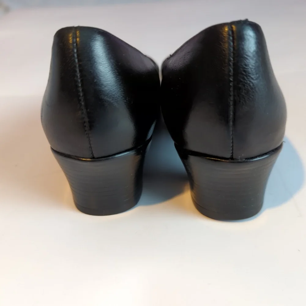 Munro black Mary Jane pumps size 7N (narrow)